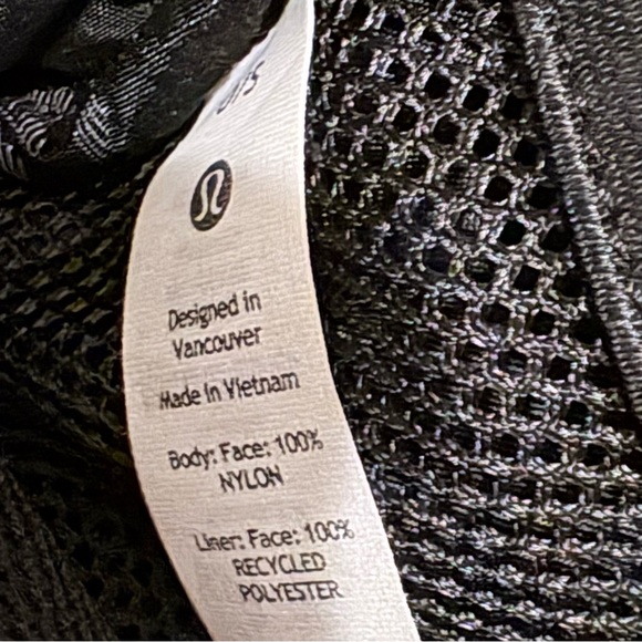 Lululemon Everywhere Belt Bag 1L  Black Wunder Puff - Picture 4 of 5